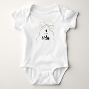 A ist für Ada Name Reveal Outfit Baby Bow Mädchen  Strampler