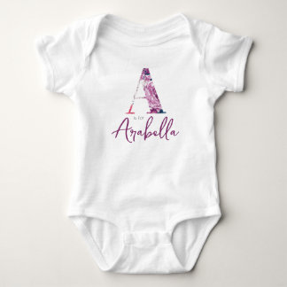 A ist für Arabella Baby Namensenthüllung Floral Vi Strampler