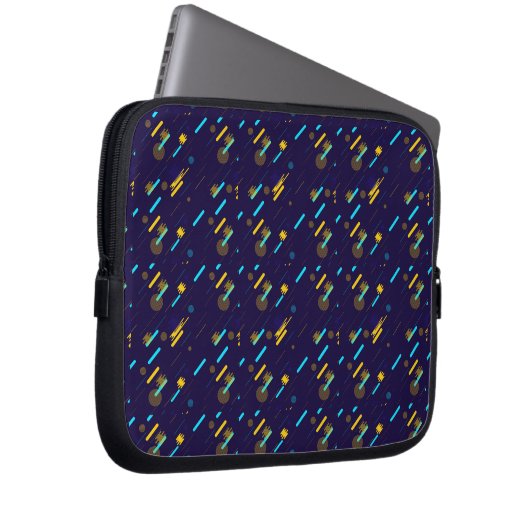 A laptop sleeve with a vibrant geometric pattern (Vorne Rechts)