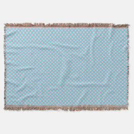 A light blue blanket with a subtle diamond pattern decke