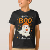 A Little Boo Is Almost Due Expecting Mom Halloween T-Shirt (Vorderseite)