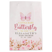 A Little Butterfly is on the Way, Baby Shower Girl Mittlere Geschenktüte (Vorderseite)