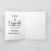 A little cupcake is on its way baby shower name da karte (Innenseite)
