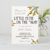 A Little Cutie is On The Way Invitation Einladung (Stehend Vorderseite)