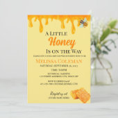 A Little Honey Is on the Way Invitation Einladung (Stehend Vorderseite)