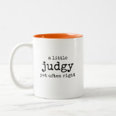 A Little Judgy Yet Often Right Funny Sassy Quote Zweifarbige Tasse (Links)