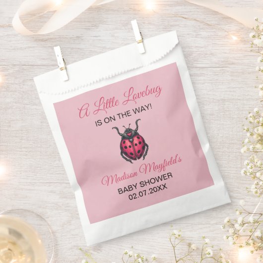 A Little Love Bug Is On The Way Ladybug Geschenktütchen (Ausgeschnitten)