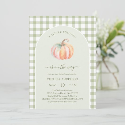 A Little Pumpkin is On The Way Autumn Baby Shower Einladung (Stehend Vorderseite)