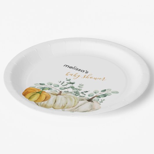 A little pumpkin is on the way baby shower pappteller (Schrägansicht)