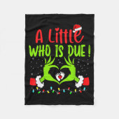 A Little Who Is Due Funny Christmas Pregnancy Anno Fleecedecke (Vorderseite)