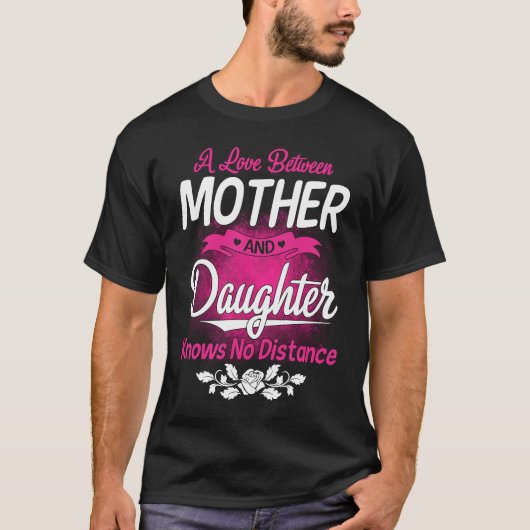 A Love Between Mother And Daughter Knows No Distan T-Shirt (Vorderseite)