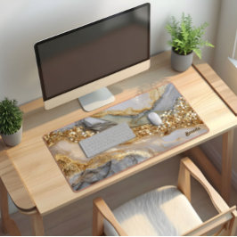 A luxurious gold and white marble background schreibtischunterlage