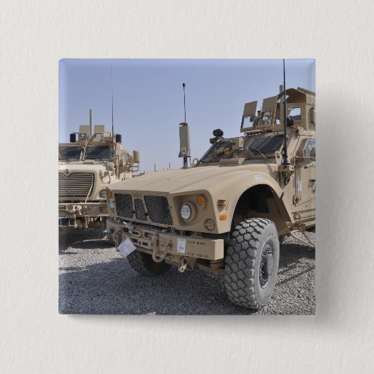 A M-ATV Mine Resistant Ambusgeschütztes Fahrzeug 2 Button (Vorderseite)