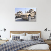 A M-ATV Mine Resistant Ambusgeschütztes Fahrzeug 2 Leinwanddruck (Insitu (Schlafzimmer))