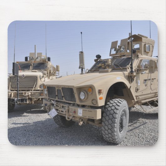 A M-ATV Mine Resistant Ambusgeschütztes Fahrzeug 2 Mousepad (Vorne)