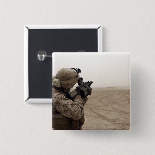 A Marine feuert die M-32 Button (Vorne & Hinten)