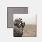 A Marine feuert die M-32 Magnet (Vorderseite/Rückseite)