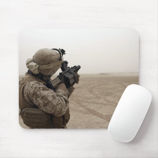 A Marine feuert die M-32 Mousepad (Mit Mouse)