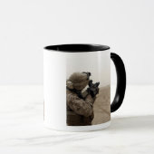 A Marine feuert die M-32 Tasse (VorderseiteRechts)