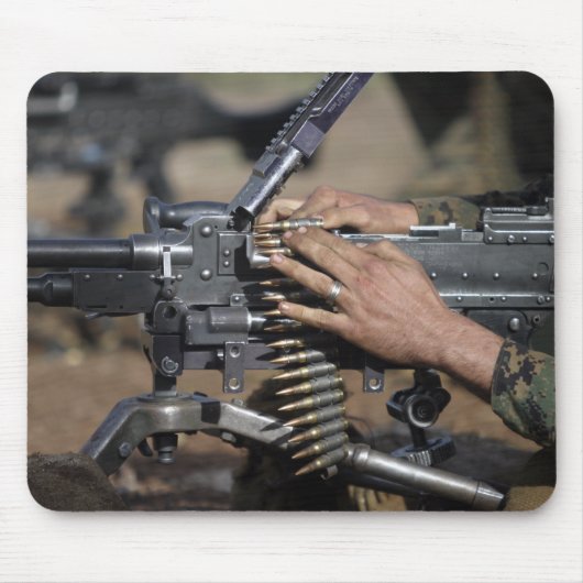 A Marine lädt eine Maschinenpistole der M-240G Mousepad (Vorne)