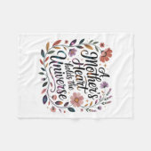 A Mother's Heart Holds The Universe Fleecedecke (Vorderseite (Horizontal))