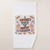 A Mother's Touch Heals The Deepest Wounds Badehandtuch (Badehandtuch)