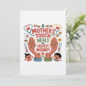 A Mother's Touch Heals The Deepest Wounds Einladung (Stehend Vorderseite)