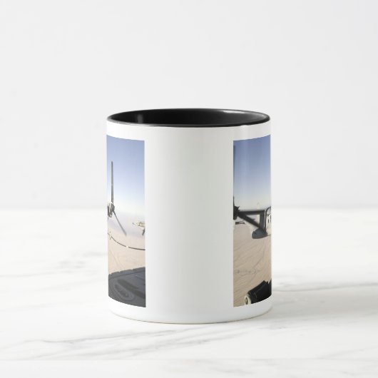 A MV-22 Osprey rebrennt Mittelflug Tasse (Zentrum)