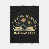 A New Chapter Begins Retired 2026 Funny Teacher Re Fleecedecke (Vorderseite)