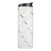 A pattern of white geometric shapes in a facade thermosbecher (Nach links gedreht)