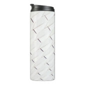 A pattern of white geometric shapes in a facade thermosbecher (Nach rechts gedreht)