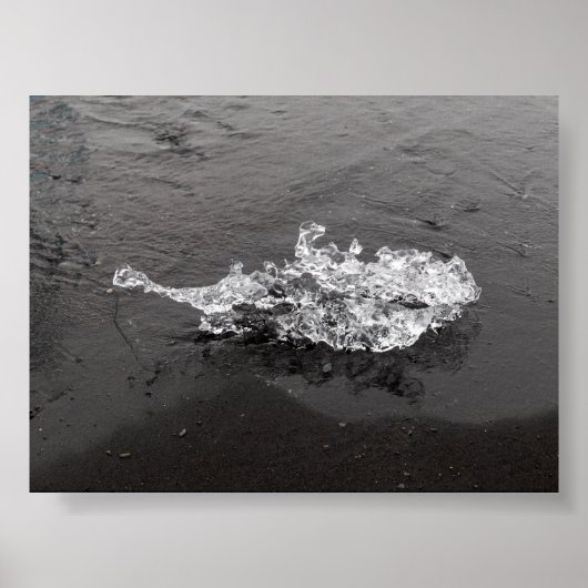 A piece of Ice in the Diamond beach Poster (Vorne)