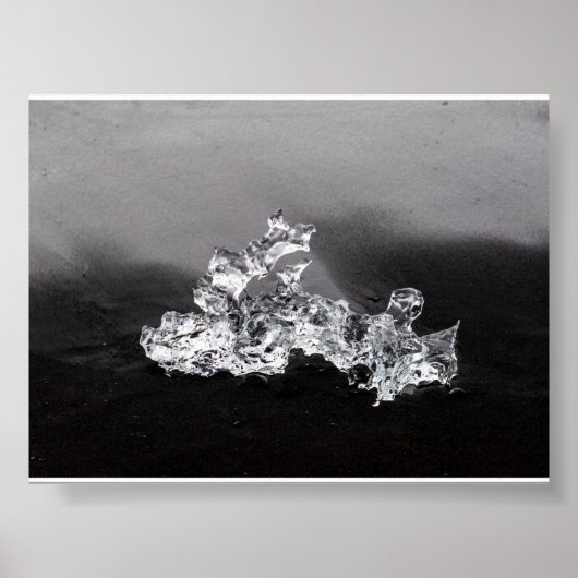 A piece of Ice in the Diamond beach Poster (Vorne)