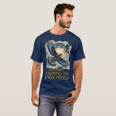 A powerful flying hawk symbolizing freedom, T-Shirt (Vorne ganz)