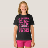 A Queen Was Born in June – Bold Birthday Gift  T-Shirt (Vorne ganz)