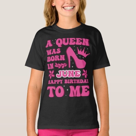 A Queen Was Born in June – Bold Birthday Gift  T-Shirt (Vorderseite)