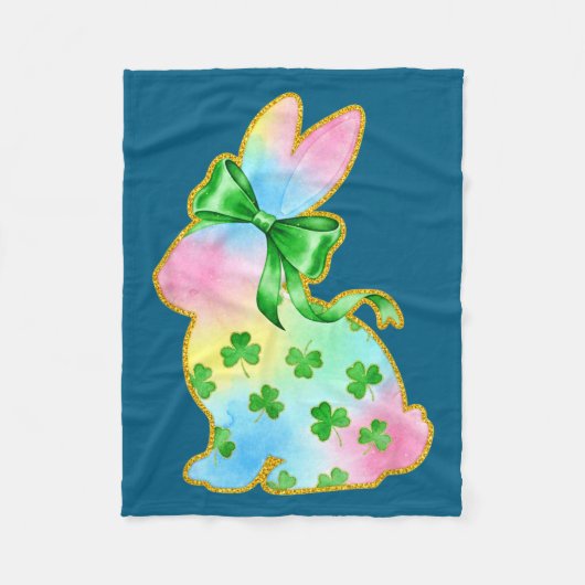 A Rainbow Rabbit With Green Bow And Shamrock St Pa Fleecedecke (Vorderseite)