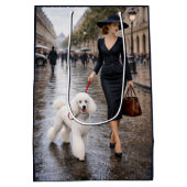 A Rainy Day In Paris, Poodle  Mittlere Geschenktüte (Rückseite)
