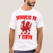 A Red Dragon Playing With Fire Dawnsio ar y dibyn T-Shirt (Vorderseite)