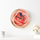 A rose and a butterfly große wanduhr (Zuhause)