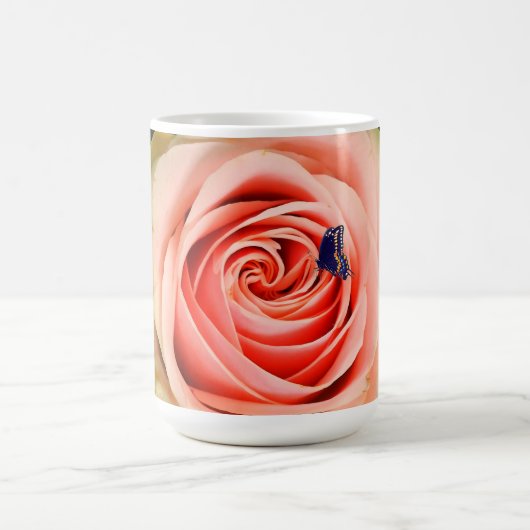 A rose and a butterfly kaffeetasse (Mittel)