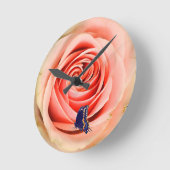 A rose and a butterfly runde wanduhr (Winkel)