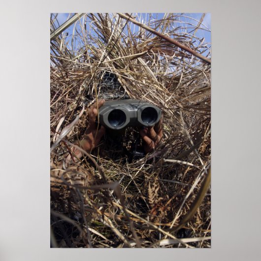 A scout observer practices observation techniqu poster (Vorne)