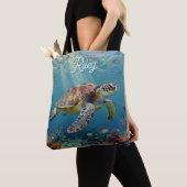 A Sea Turtle and Sun Rays in the Ocean Blue Tasche (Von Nahem)