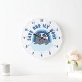 A seal and a penguin "Save Our Icy World" cartoon Große Wanduhr (Zuhause)