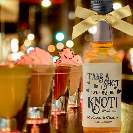 A Shot We Tied the Knot Tan Retro Swirls Wedding Alkoholflaschenetikett