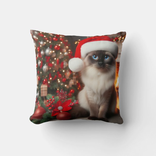 A Siamese cat with Santa hat  Kissen (Vorderseite)