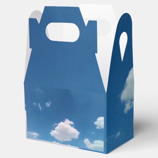 A simple cloud geschenkschachtel (Geöffnet)
