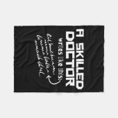 A Skilled Doctor Write Like This Funny Medical Han Fleecedecke (Vorderseite (Horizontal))