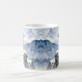 A Snow Leopard on Snowy Peak Kaffeetasse (Mittel)